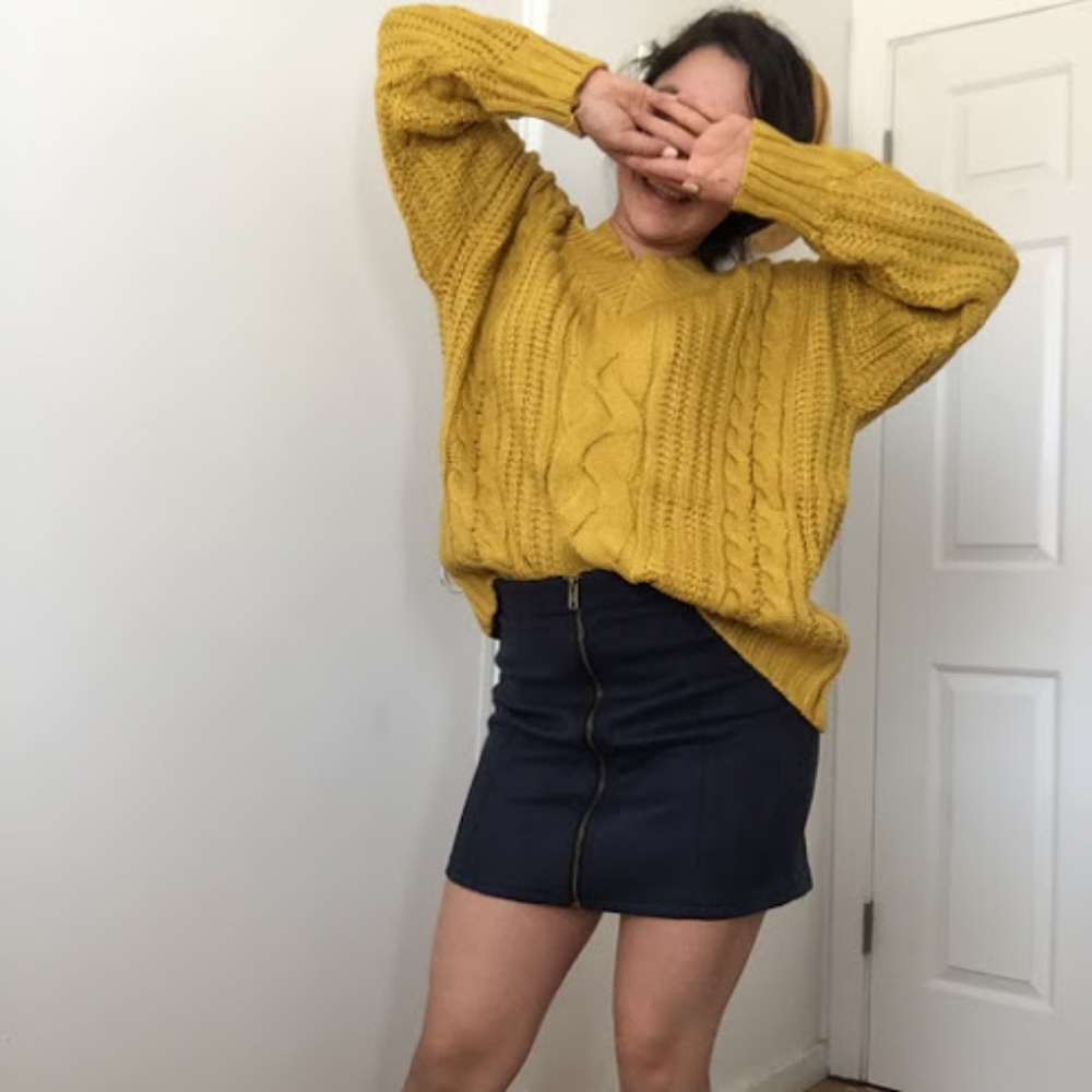 ❗️One Left❗️NWT Mustard Cable V-Neck Sweater - Picture 3 of 4